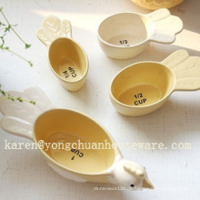Keramik handbemaltes Set von 4 Messbechern - Vögel Form